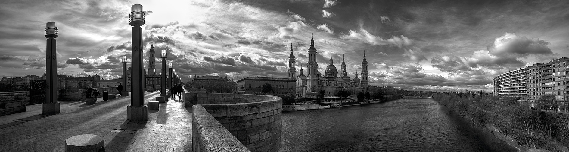  El Pilar des del Pont Vell (Saragossa)